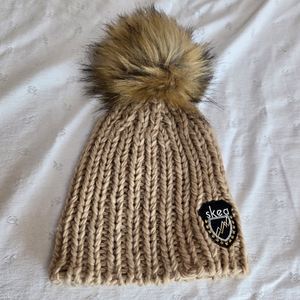 Skea Women's Tan Knit Beanie with Faux Fur Interchangeable Pom Pom